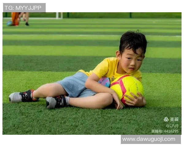 培养足球小球星的成长路径与教学策略探究